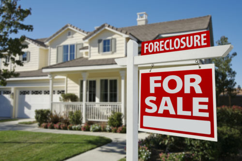 How to Get a Foreclosure Removed From Your Credit Report