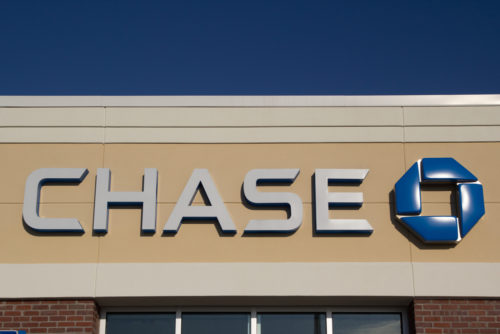 An image of the exterior of a Chase Bank.