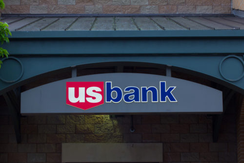 An image of the exterior of a US Bank.