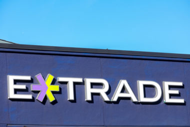 An image of the outside of an ETrade financial brokerage branch.