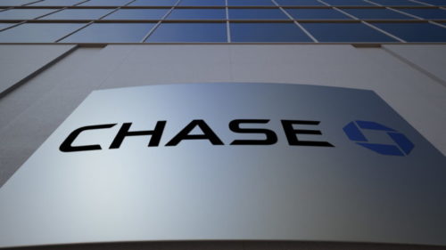 An image of the outside of a Chase bank.